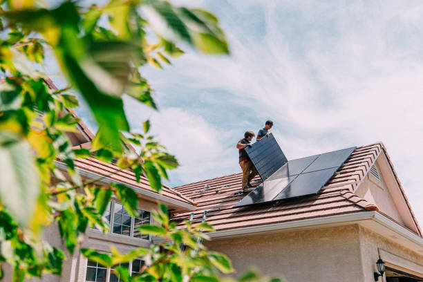 Best Roof Gutter Cleaning  in Iola, KS